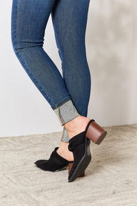 heels, mid heels, short heels, cute heels, church shoes, date shoes, date night shoes, walking shoes, walking heels, comfortable heels, casual heels, modest heels, closed toe heels, mules, pointed toe shoes, black heels, walkable heels, comfy heels, womens heels, womens shoes, womens fashion, y2k fashion, 2000s fashion, 90s fashion, 80s fashion, open heel shoes, spacious shoes, business casual shoes, outfit ideas, kesley, kesley boutique, platform shoes, platform heels, womens sandals, dainty heels