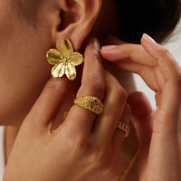 KESLEY Hypoallergenic Stylish Vintage Flower Stud Earrings Premium 18k