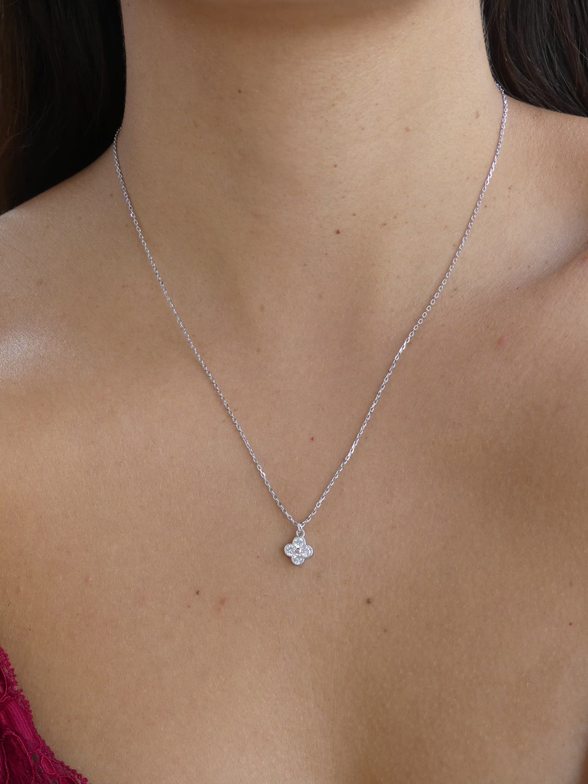 Flower necklace or clover diamond cz sterling silver .925 necklace, dainty, waterproof everyday necklaces simple and dainty. gift ideas for best friend, best friend jewelry; necklaces that will not tarnish or turn green for cheap good quality. Trending necklaces on instagram reels and tiktok shopping in Miami - Kesley Boutique