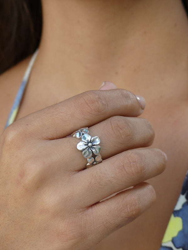 rings, flower rings, sterling silver rings, nice rings, statement rings, Hibiscus flower ring. Hawaii flower ring .925 sterling silver wont turn green. Flower rings Kesley boutique, nice jewelry, nice rings
