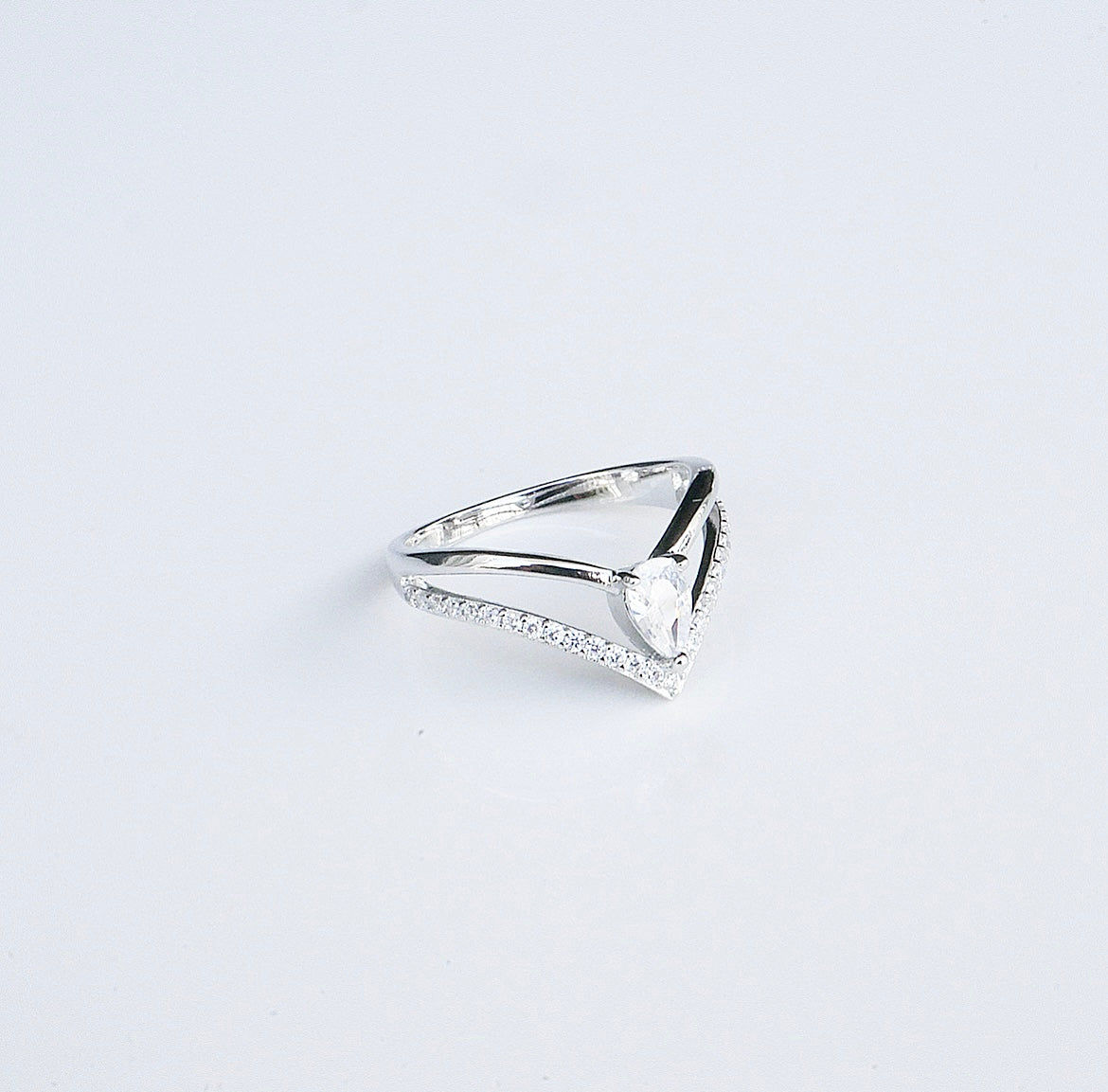triangle ring sterling silver, chevron triangle ring with cz diamonds, diamond triangle ring sterling silver, shopping in Miami, jewelry store in Brickell, cute rings, rings in sterling silver, diamond sterling silve