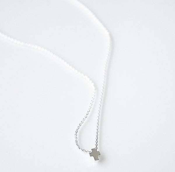 Tiny cross necklace, cross necklace, sterling silver cross necklace .925 sterling silver small cross necklace, tiny cross necklace, shopping in Miami, jewelry store in Miami Kesley boutique, girlwith3jobs 