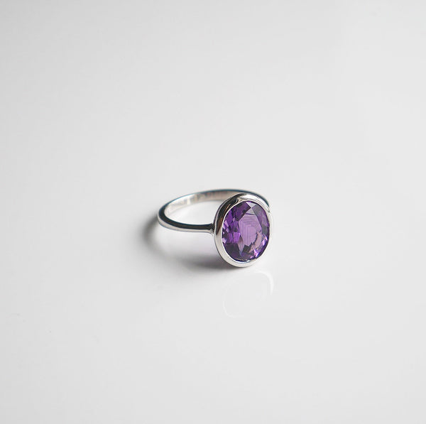 Amethyst ring .925 sterling silver. Large amethyst statement ring for men and woman designer inspired. Popular amethyst rings. Kesley Boutique 