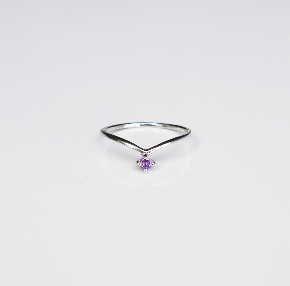 Tiny amethyst ring, small amethyst ring, amethyst jewelry, chakra jewelry, healing crystals jewelry, lucky jewelry, jewelry store in Miami, jewelry store in Brickell, dainty rings, delicate rings, popular rings, popular jewelry Kesley Boutique, Girlwith3jobs, shopping in Miami 