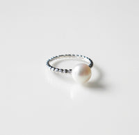 Single Pearl Ring Dainty .925 sterling silver, designer jewelry wedding jewelry, bridesmaids jewelry work rings, freshwater pearl rings real pearl birthday Gift jewelry popualr jewelry store in Miami Kesley Boutique Instagram shop
