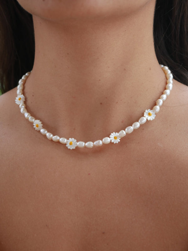 sunflower pearl choker necklace for men and women with real pearls Kesley Boutique shopping in Miami choker necklaces jewelry store in Brickell 
