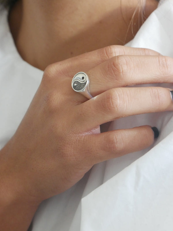 yin yang ring sterling silver waterproof .925 for men and woman signet style rings. Plain waterproof rings for men and woman. Unique rings, gift ideas. Chakra and best friend rings. Love rings