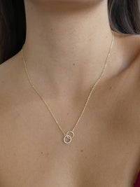 Circle necklace gold plated .925 sterling silver, cute, dainty, popular, trending, influencer style necklaces that wont tarnish or turn green. Everyday necklaces for work. popular jewelry store in Miami. Birthday gift ideas. Dainty necklaces for layering. Layering necklaces ideas. Kesley Boutique 