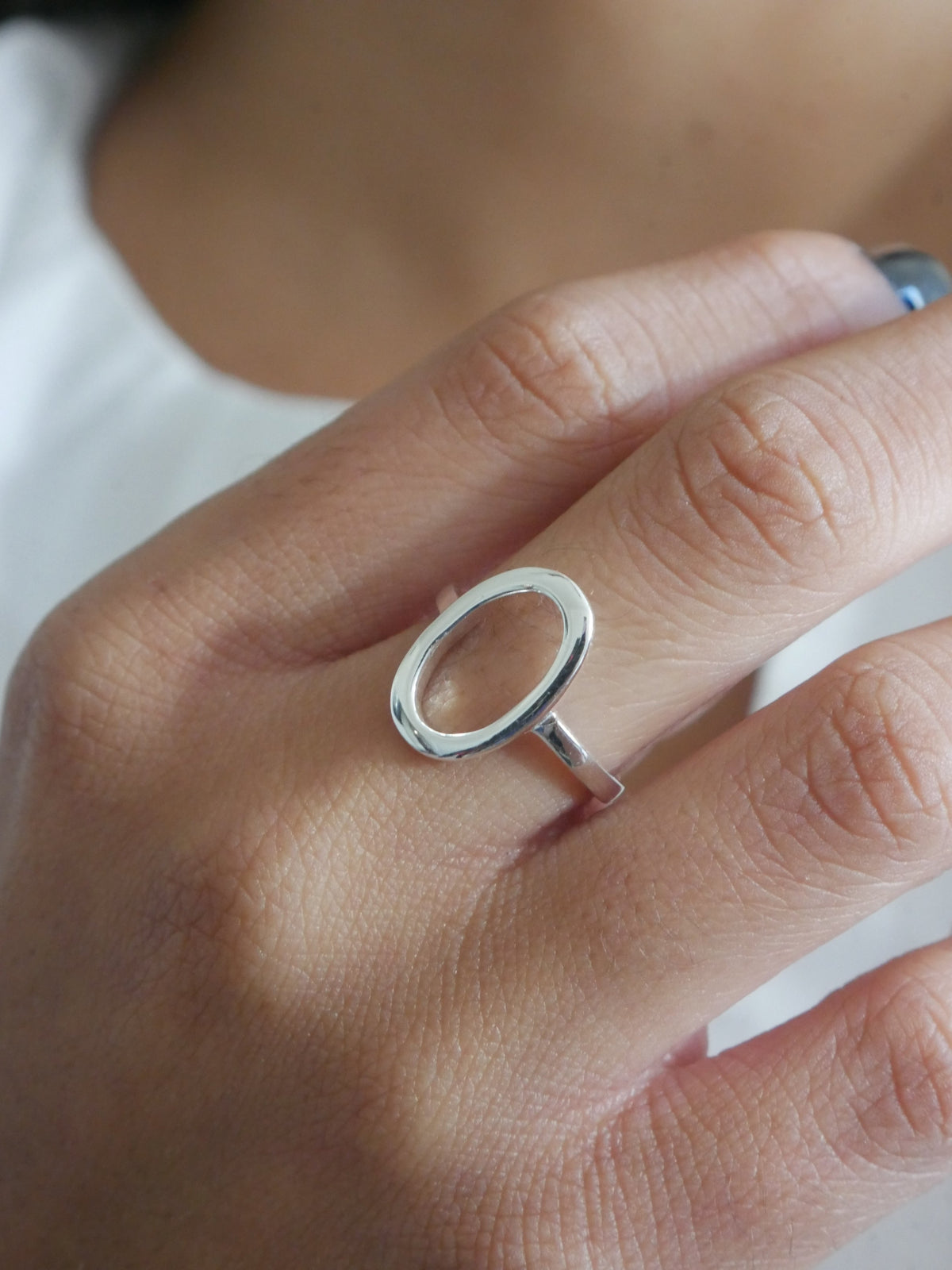 rings, silver rings, dainty rings, circle rings, jewelry, white gold rings, Circle rings white gold .925 sterling silver waterproof . Dainty rings for men and woman trending on instagram and tiktok. Influencer rings. Gift ideas. Shopping in Miami. Gift Shop. Souvenir store in Brickell Kesley Boutique, casual rings, minimalist rings, statement rings, gift ideas, fashion jewelry, fine jewelry