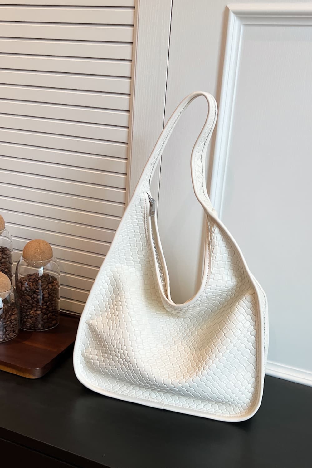 White purse, white hang bags, white bags, womens purses, trending purses, trending handbags, black tote, black totes, fake leather purses, fake leather handbags, slouchy purse, slouchy bag, trending fashion, kesley boutique, birthday gifts, anniversary gifts, fashion gifts, cute purses, nice purses, confortable purses, nice handbags