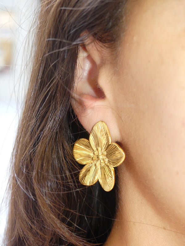 earrings, big earrings, big stud earrings in gold, gold flower earrings, really big earrings, trending jewelry, jewelry gift ideas, gift for girlfriend, graduation gifts, fashion gifts, designer jewelry, waterproof jewelry, trending accessories, kesley fashion, big stud earrings, gold chunky earrings, gold statement earrings for cheap, real gold plated earrings, affordable fine jewelry 