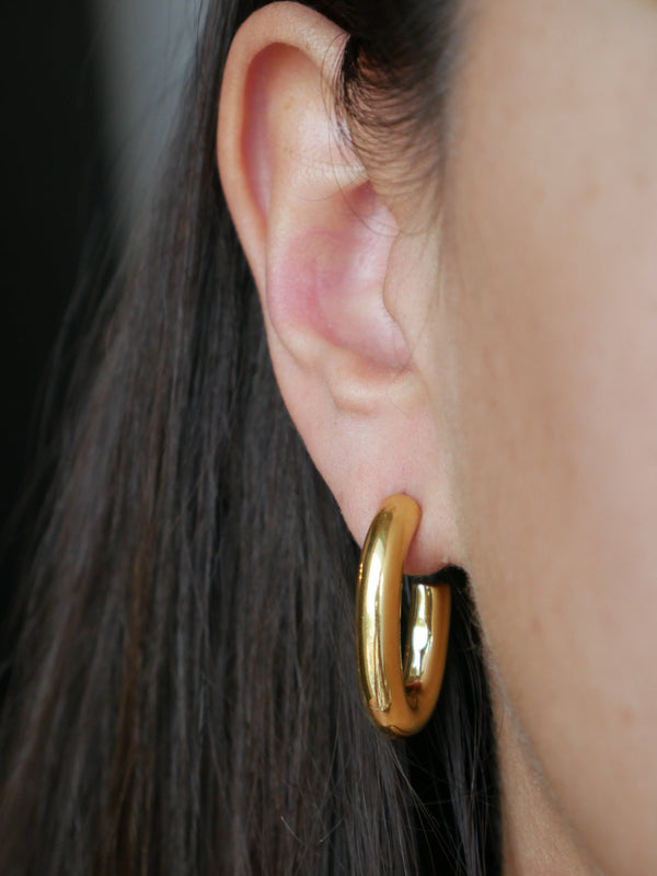 earrings, gold earrings, hoop earrings, chunky hoop earrings, waterproof earrings, jewelry, trending, tiktok, fashion jewelry, fine jewelry, nice earrings, tarnish free earrings, birthday gifts, anniversary gifts, nice jewelry, designer jewelry, jewelry store in Brickell, Miamii, accessories, gold accessories, earring ideas, big earrings, gold plated, kesley jewelry