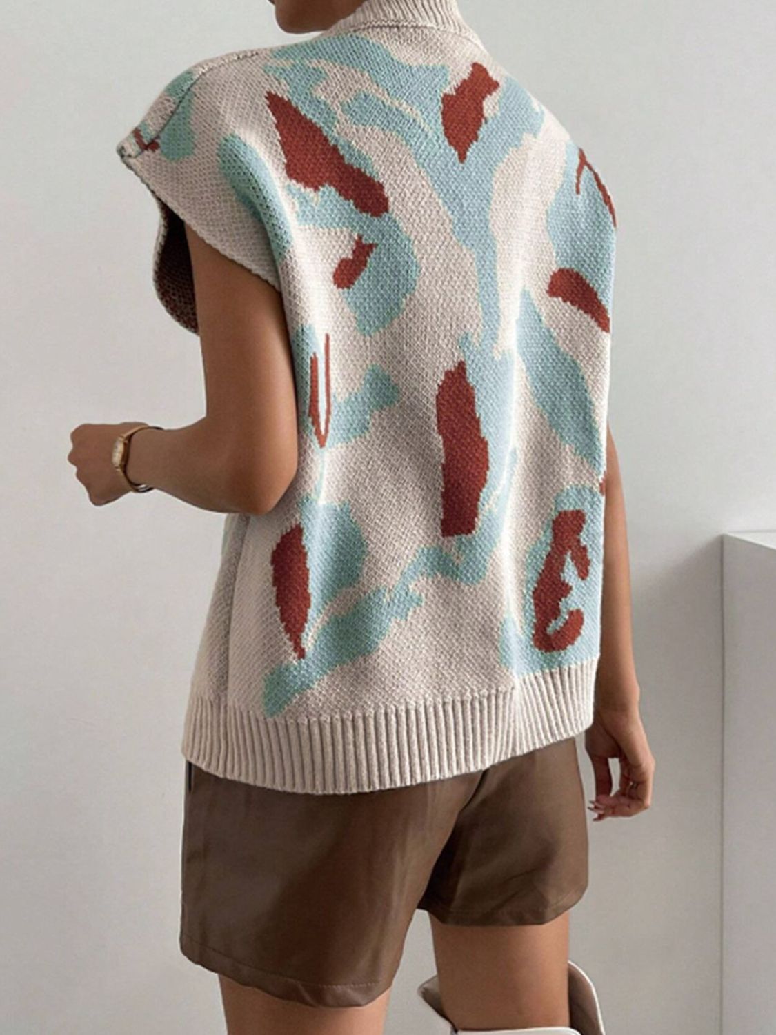 vest, vests, sweaters, sweater, sweater material, patchwork, v-neck, v-neck tops, loose, loose shirt, baggy shirt, women's tops, casual wear, summer wear, fall wear, winter wear, minimalist fashion, trending fashion, cute tops, cute clothes, kesley boutqiue, kesley, rey, floral, floral designs, patchwork tops, aesthetic, outfit ideas, fitspo, outfit inspo, fit ideas, women's trends, date night outfits, concert outfits, comfy clothes, comfortable women's clothes, loose women's clothes, white top