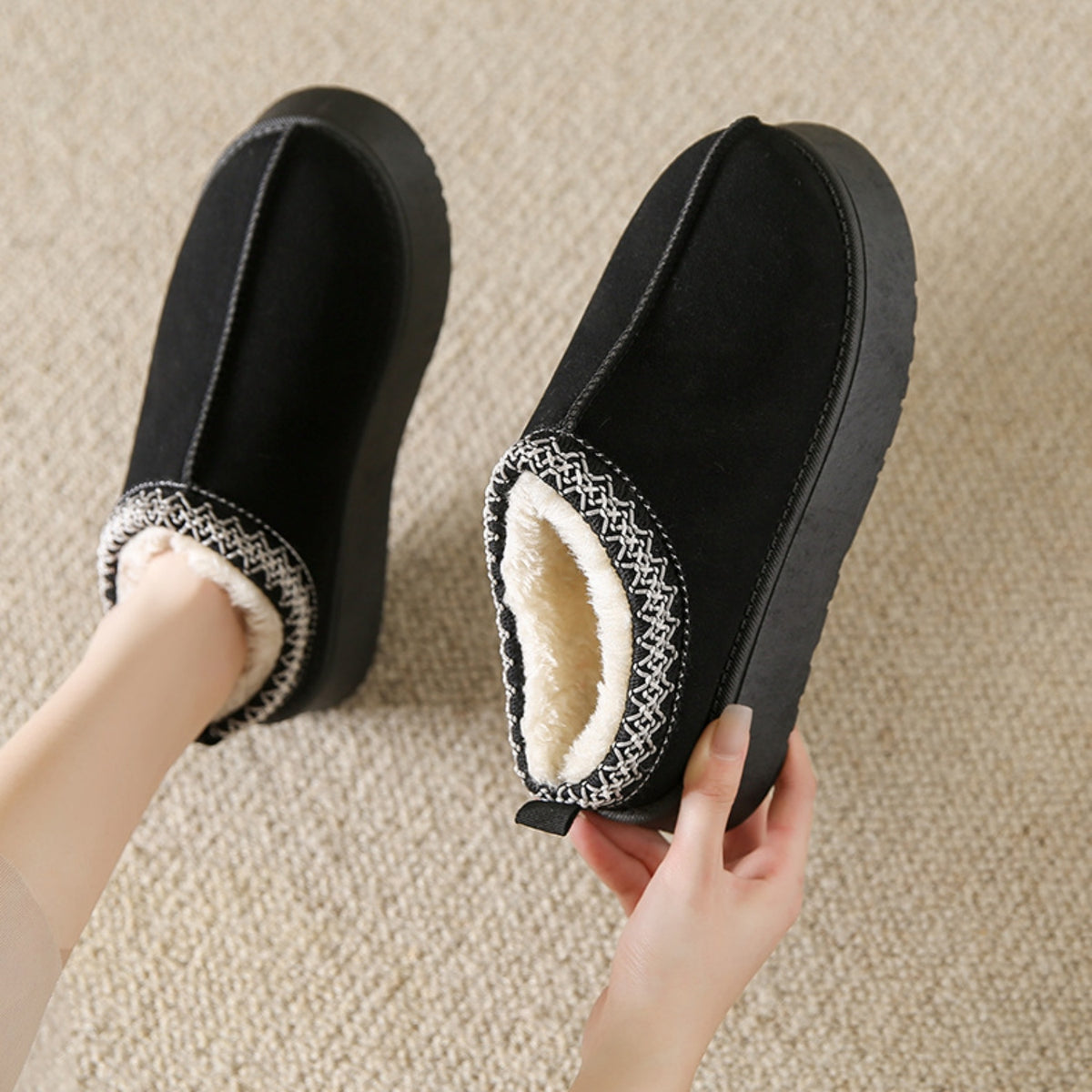 Faux Fur Center-Seam Slippers KESLEY