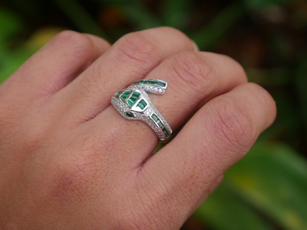 Green snake ring with diamond cz sterling silver 925 wont tarnish or turn green. snake rings for men and women shopping in Miami, jewelry store in Brickell - trending rings gift ideas popular jewelry on instagram reels and tiktok Kesley Boutique 
