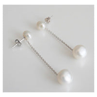 Fresh water pearl drop earrings by KesleyBoutique.com, Girlwith3jobs.com, Pearl drop earrings, pearl drop earrings with two pearl, long pearl earrings, jewelry in Miami, pearl earrings gifts, mothers day gift, birthday gift ideas , shopping in south beach