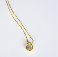 Gold Waterdrop-teardrop-pear-diamond-necklace-zircon-cz-sterling-silver-18k-gold-plated-hypoallergenic-will not turn green waterproof dainty necklaces with single diamond. Everyday necklaces for work; gift idea for mom, grandma, girlfriend, trending popular accessories; influencer style, classic unique necklace for cheap good quality; designer inspired jewelry; things to do in Miami, shopping in Brickell, jewelry store Kesley Boutique