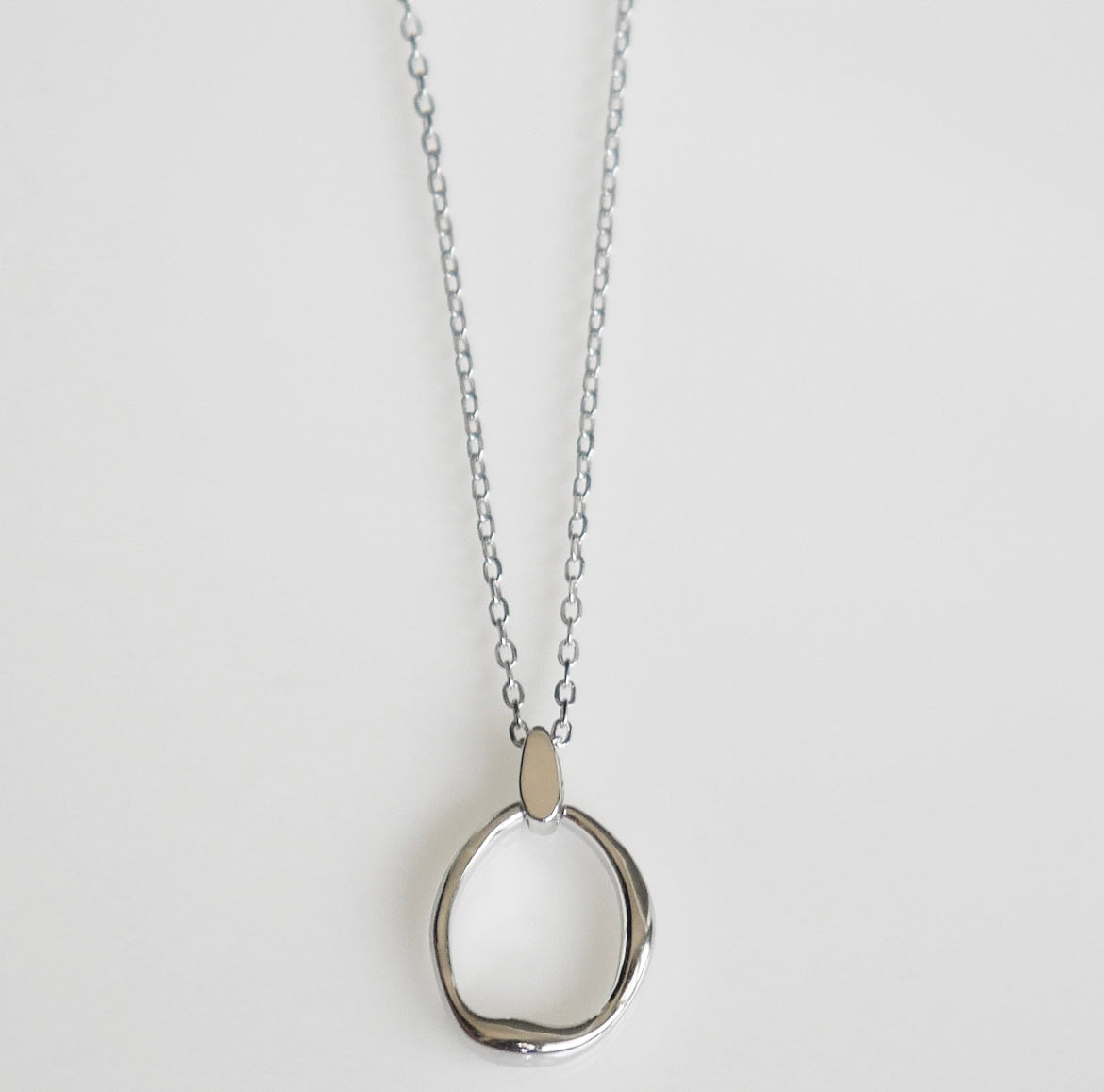 necklace, silver necklaces, circle necklaces, sterling silver circle necklace, tiffanys jewelry, tiffanys style necklaces, tarnish free necklaces, new jewelry styles, fashion jewelry, dainy necklaces, minimalist necklaces, necklaces that dont turn green with water, dainty jewelry, trending on tiktok, gifts, birthday gifts, anniversary gifts, kesley jewelry, silver necklaces, cheap necklaces, fine jewelry, designer jewelry