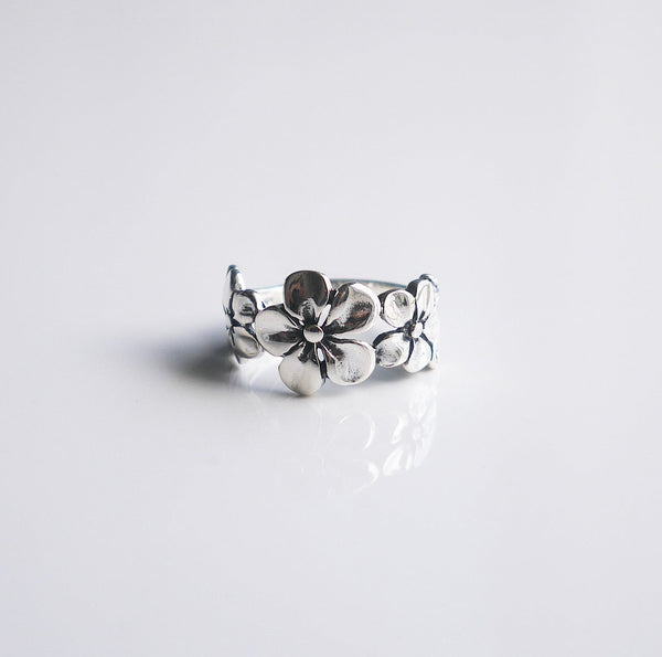 rings, flower ring, sterling silver rings, rings tat dont turn green with water, nice jewelry, silver jewelry, cool rings, nice jewelry, trending accessories, kesley jewelry, flower rings, birthday gifts, Hibiscus flower jewelry, Hibiscus  flower ring