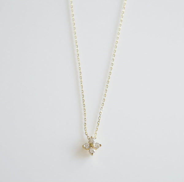 Gold dainty necklace with flower diamond zircon gold plated sterling silver .925 clover flower necklaceShopping in Miami, Jewelry store in Miami, Jewelry store in Brickell, Cute jewelry in Miami, Popular jewelry, Gifts for her, jewelry for men, shops to visit in Miami, Jewelry boutique. 