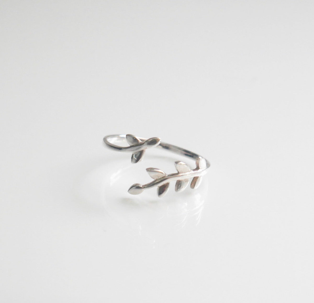 Adjustable leaf ring .925 sterling silver, cute dainty adjustable rings Kesley Boutique