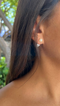 earrings, pearl earrings, missmatch earrings, ear jacket earrings, unique earrings, real pearl jewelry, freshwater pearl earrings, cool earrings, unique unisex earrings, hypoallergenic earrings, nickel free jewelry, jewelry, unique pearl earrings, pearl earrings with triangle, dagger earrings, triangle earrings with pearls, designer earrings, gifts ideas, shopping in Miami, jewelry store in Brickell, earrings that wont tarnish 