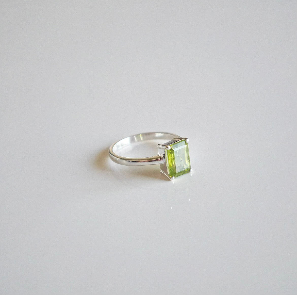 Peridot gemstone Ring. August Birthstone ring. Green ring. Rectangle ring. lime green ring. Dainty rings for men and woman. Waterproof ring with crystals for chakra healing and good luck. Lucky rings for wealth and money. crystals for good luck. Crystal for August. Cute rings. trending, popular, unique, dainty, wont tarnish or turn green. Influencer dainty rings. Shopping in Miami, brickell. 