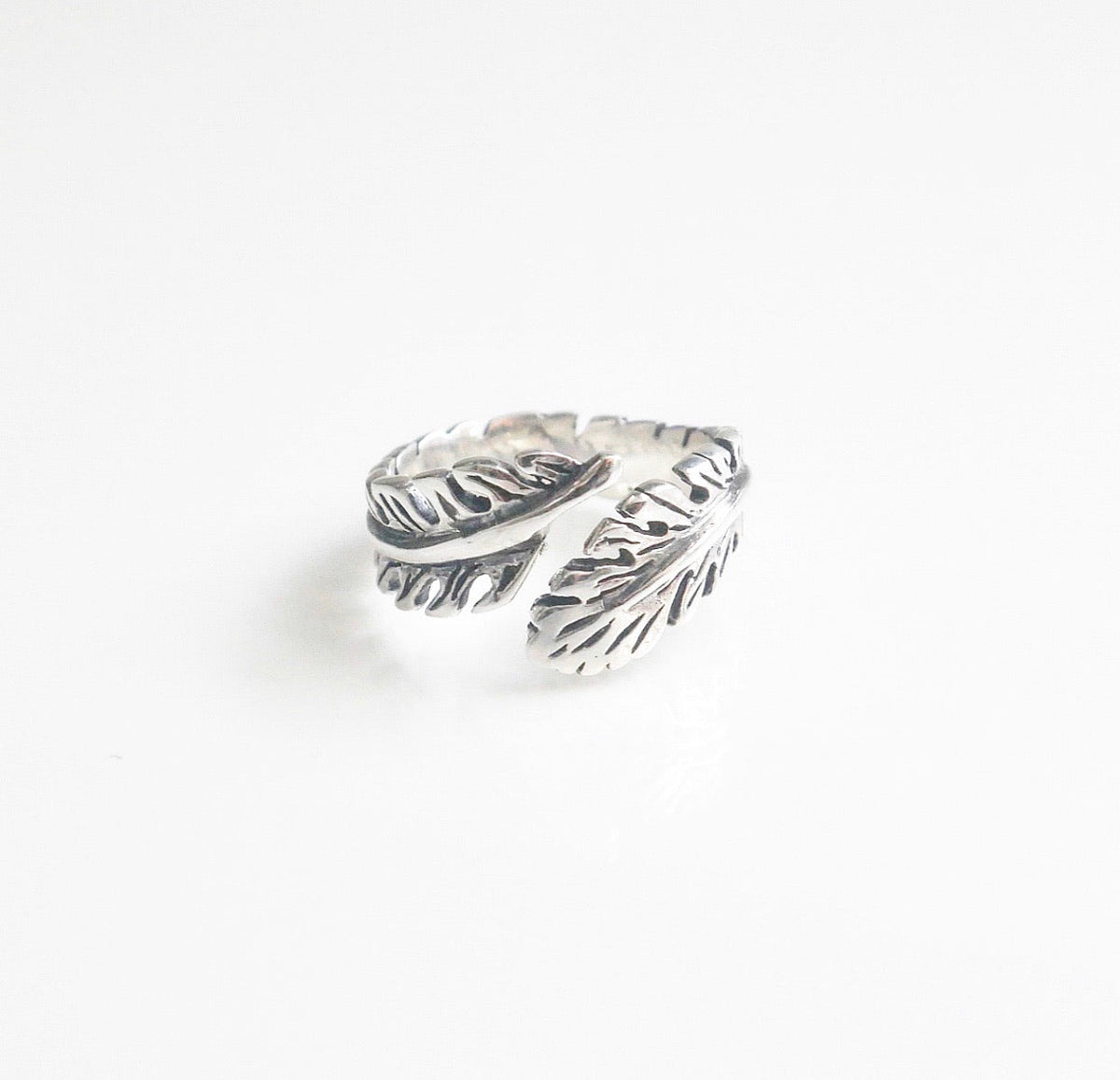 feather ring feather adjustable ring in silver featehr ring by kesleyboutique ans girlwith3jobs 